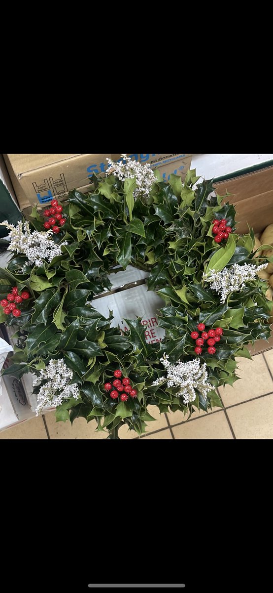 Again on another hunt for wreath makers #wreath #christmaswreath #freshhollywreath #florists  if you make something like this - give us a shout!!