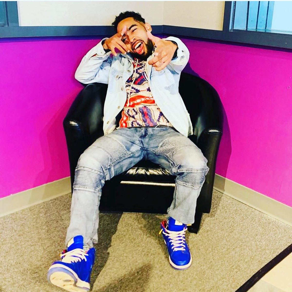 KS1075's tweet photo. 😳The. Longest. Week. EVERRRR!
We’re setting off your Friday with Dj @MileHighFive8 at 4:45pm on @KS1075 with the #RushHourMix!🚀
Follow our boy to keep up!!✈️
Listen to Five anywhere on that @Audacy app! 📱
#DreamTeam
#DjFive8
#KS1075
#AudacyMixers https://t.co/hf1HwmfCVs