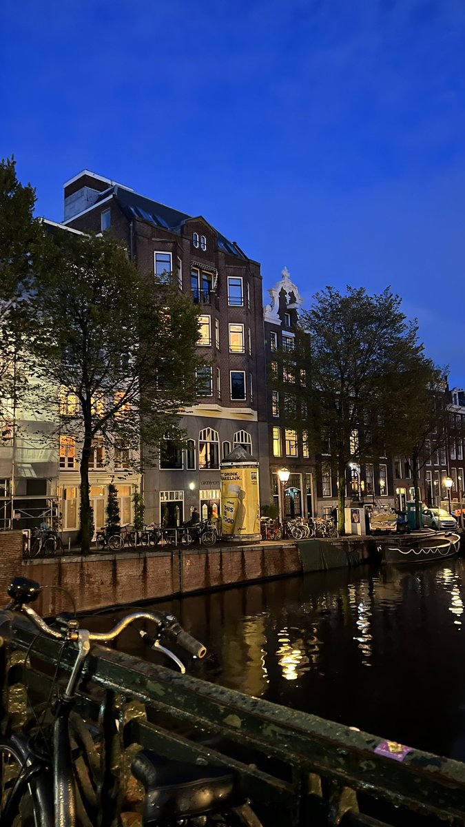 mariarenepy's tweet photo. Amo volver del futuro… gracias Amsterdam! Ya me hacen falta mis frijolitos y mi gente hermosa. https://t.co/GGE8IKLLPw