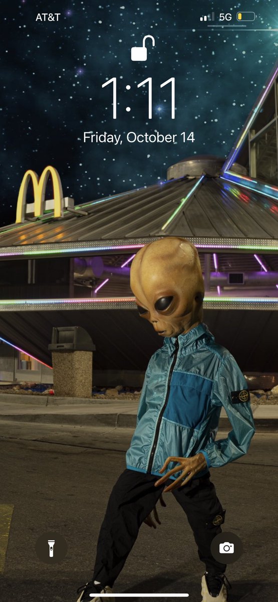 This is a screenshot of my wallpaper for your daily dose of serotonin ✨