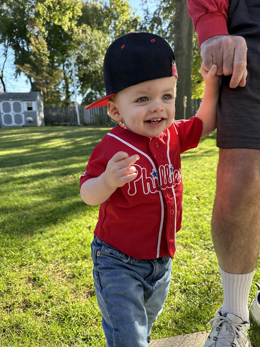 m_treeo's tweet image. Throwing up his middle finger like a natural #Phillies