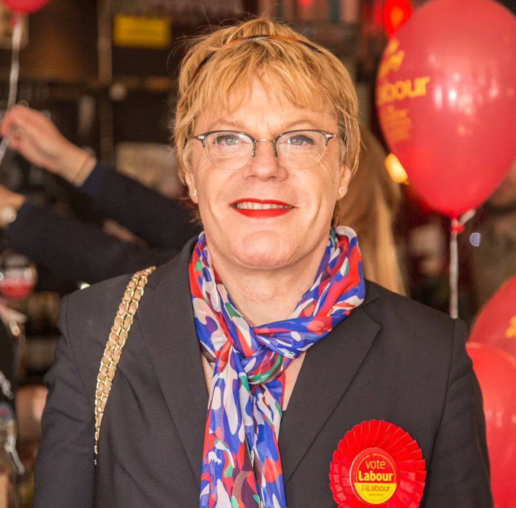 Earlier this week comedian, @EddieIzzardLab , launched a campaign to run as the #Labour candidate for #SheffieldCentral.

She said: “This next challenge is the most important one of my life.'

Read the full story here: steelcityinsider.jusmedia.shef.ac.uk/2022/10/11/edd…