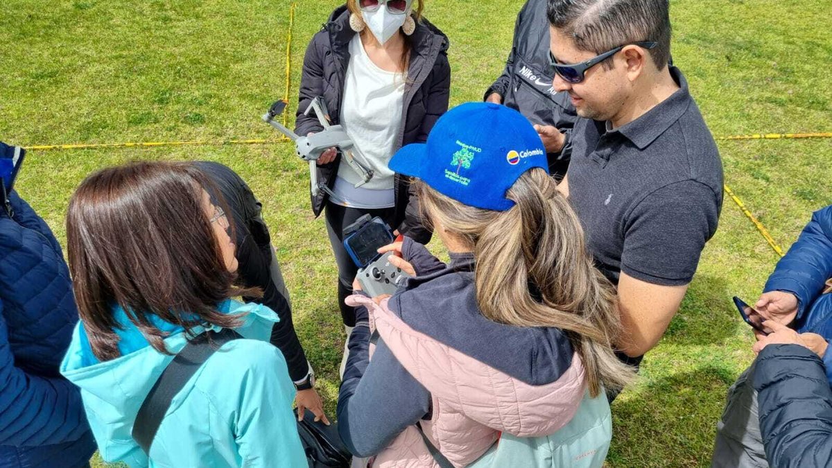 Last month our team was onsite with <a href="/PnudColombia/">PNUD Colombia</a>  to train over 30 pilots on how to use DroneDeploy.

During the program, we taught these pilots how to use the platform to address the environmental needs in their community.

#dronesforgood #realitycapture #sustainability