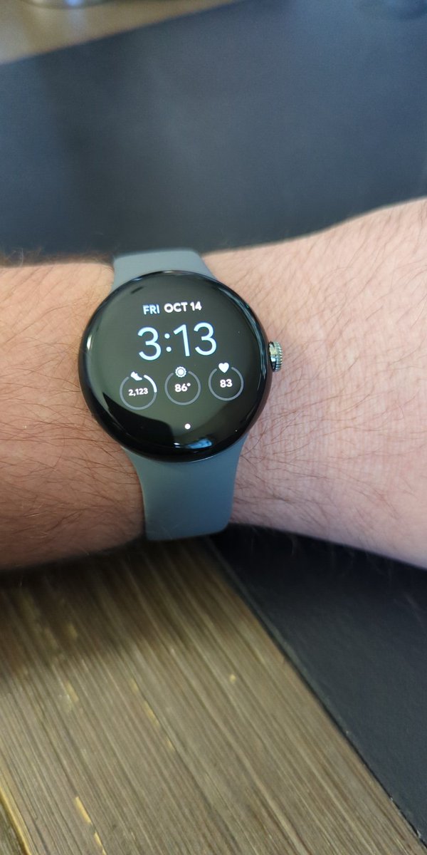 j_ulsh's tweet photo. Finally got the watch I've been hoping for since wearables became a thing. Thank you @madebygoogle! Best birthday present I could ever ask for. It is gorgeous! https://t.co/xkVZUmOuFJ