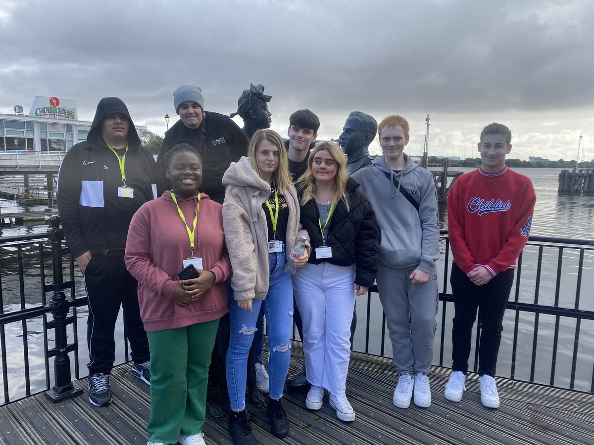 CarlyJade9's tweet photo. Team Challenge @Actionbound_EN walking quiz from CAVC to Cardiff Bay #takeaselfie #findthespot #answerthequestions #learningonthemove @PWLLCAVC1 Vocational Gateway fun!! https://t.co/v4qUejeBoW