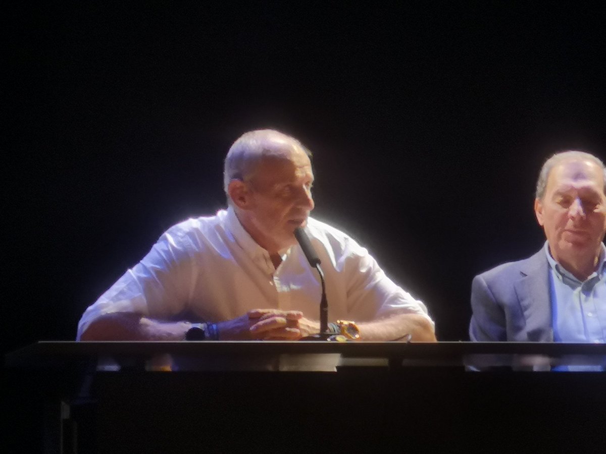 Chami_Rugby's tweet photo. 🗣️ "Jugar al rugby es lo más divertido del mundo, cuando y contra quien sea".

Una de las frases que nos ha brindado nuestro amigo Julio Álvarez 'Pirulo' en la presentación de su libro. 

¡Gracias por tanto, 'Piru'!

🏳️🏴#UnClubComoNinguno https://t.co/TR3bA0NC4K