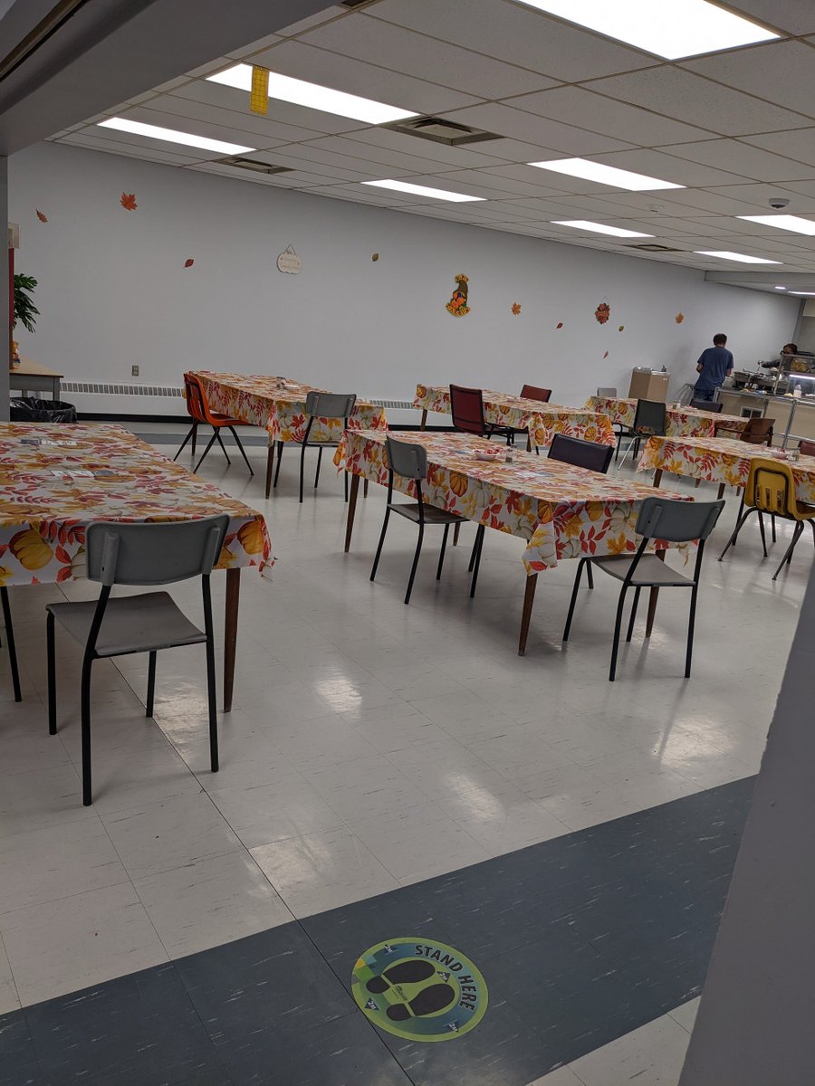 wpsSean's tweet photo. @WindsorPolice  is at 415 University Ave for #FriendsGiving Enjoying a wonderful meal provided by @WindsorEssexCHC https://t.co/apIVtszsxZ