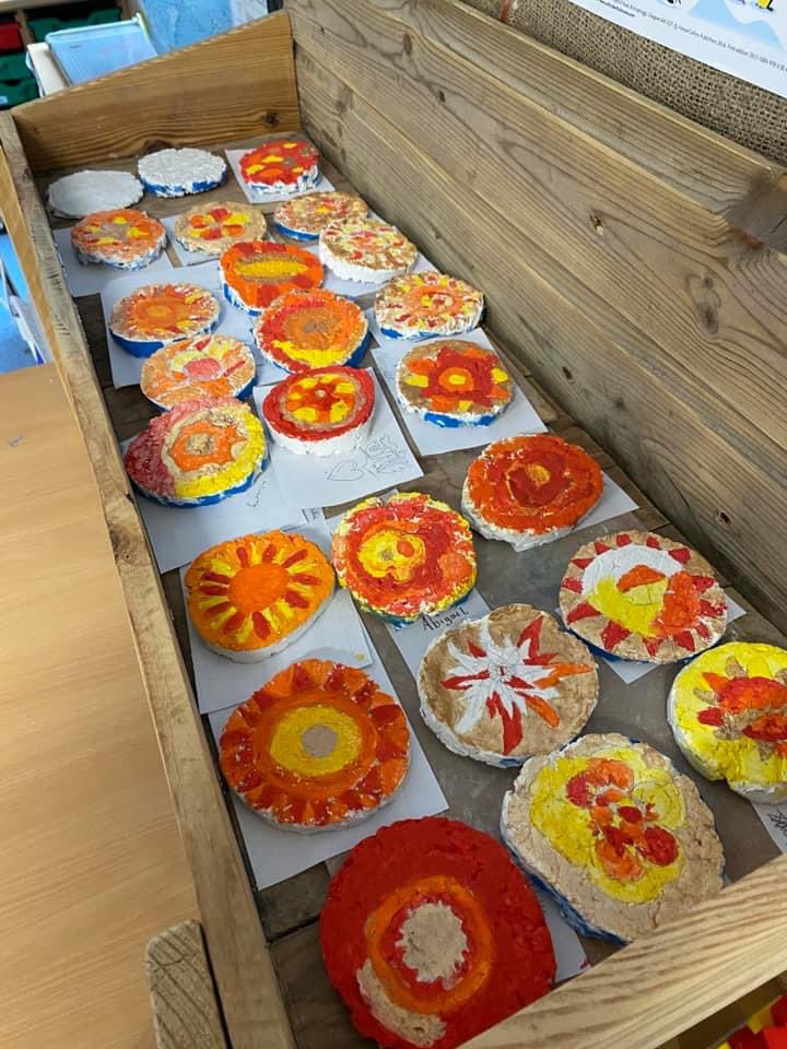 What a wonderful day we’ve had in Y6! We’ve written our own stories in English, created double-page spreads in history to show our learning about WWI, &amp; produced plaster discs in art.