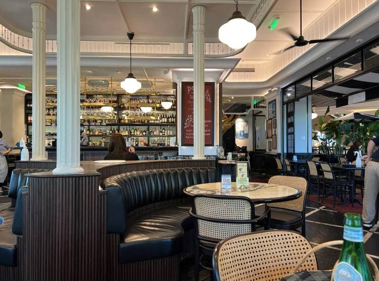 Hong Kong restaurant. The environment is still very good