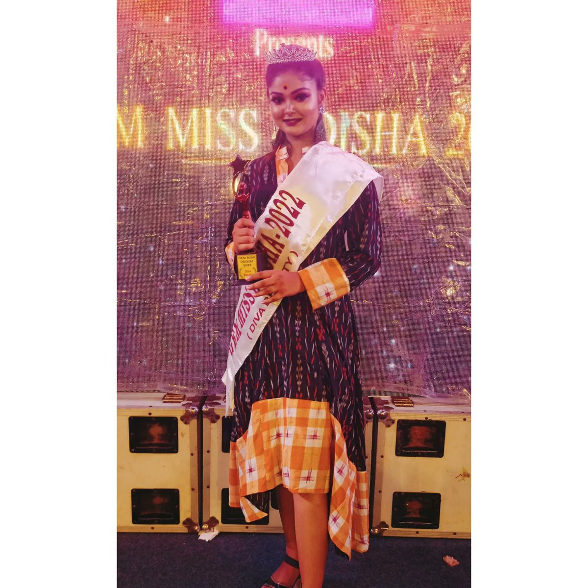 iamlavreen's tweet photo. So if diva means giving your best, then yes, I guess I am a DIVA 👑

Got the Title of MISS ODISHA DIVA BEAUTY 

AT THE BEAUTY PAGEANT  GEM MISS ODISHA 2022

PRESENTED BY Gupta event management pvt Ltd 
Costume designed by @we_r_fashionhouse
Makeup done by @finenticesalon

Thank u https://t.co/EVYPNoSU0I