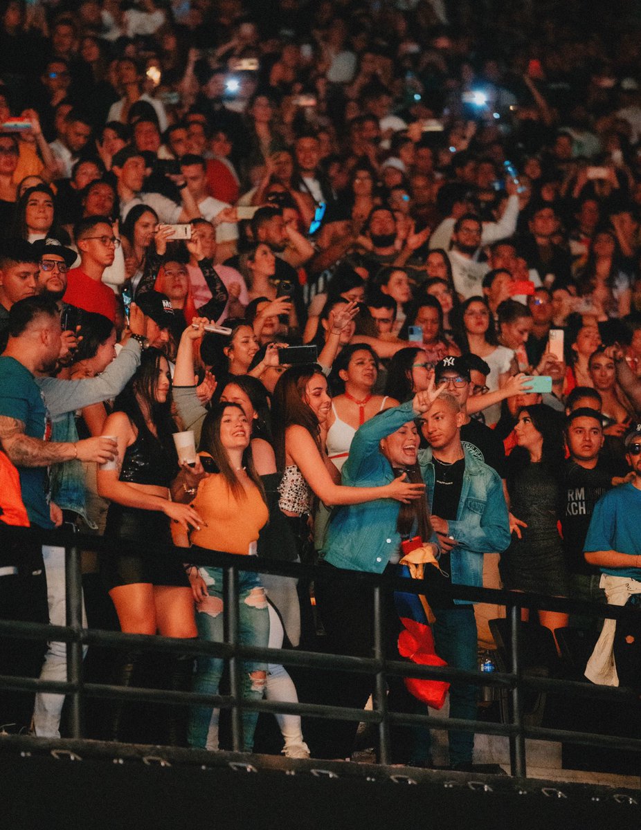 daddy_yankee's tweet photo. Noches épicas 🔥🐐 #LaUltimaVueltaWorldTour https://t.co/O4ZbAK2Kpz