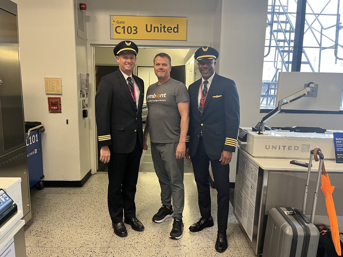 PattiCBell's tweet photo. Thank you to Captain Lamont Humber and First Officer Ed Piker for celebrating and honoring our United Airlines passenger in reaching a milestone. https://t.co/oc0C37y2WF