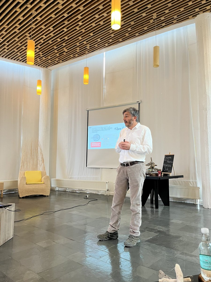 Roberto Muñoz, presidente de Telefónica Chile señala en el marco de Encuentro con Prensa Chile 2022 que hoy el consumo promedio al@mes de un hogar chileno con fibra óptica es de 450GB #Movistar <a href="/MovistarChile/">Movistar Chile</a> #fibraoptica