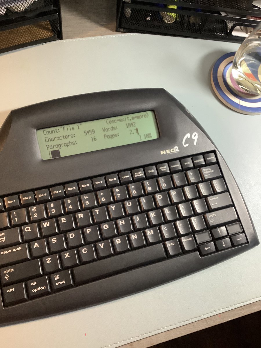 Luna_Joy's tweet photo. Damn, but do I ever love this Neo2 #Alphasmart device! #amwriting #iamwriting https://t.co/G2v6MgqaKo
