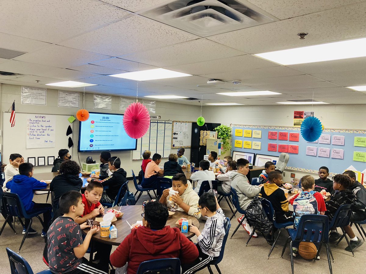 EmanuelTorralba's tweet photo. Today was our first OWL Boys Club meeting.  

I’m fortunate to have the opportunity to work alongside Dr. Rivas as we help our 4th &amp; 5th grade boys become stronger leaders! @hollydalerocks  

#BuildingStudentLeaders  #LoveToLeadHere #WeAreNow32 https://t.co/nerQbyuyvt