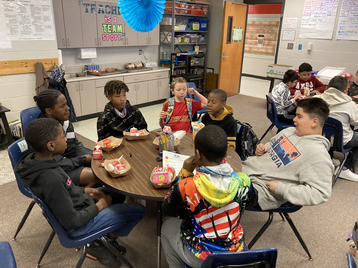 EmanuelTorralba's tweet photo. Today was our first OWL Boys Club meeting.  

I’m fortunate to have the opportunity to work alongside Dr. Rivas as we help our 4th &amp; 5th grade boys become stronger leaders! @hollydalerocks  

#BuildingStudentLeaders  #LoveToLeadHere #WeAreNow32 https://t.co/nerQbyuyvt