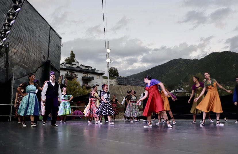 SandraCodinaT's tweet photo. Inauguració de #Contradans  festival de dansa i cultura tradicional. Espectacles de música i dansa,mercat,tallers. @vallsdelnord 🇦🇩 #esbartvallsdelnord https://t.co/Uaxkp8vDJl