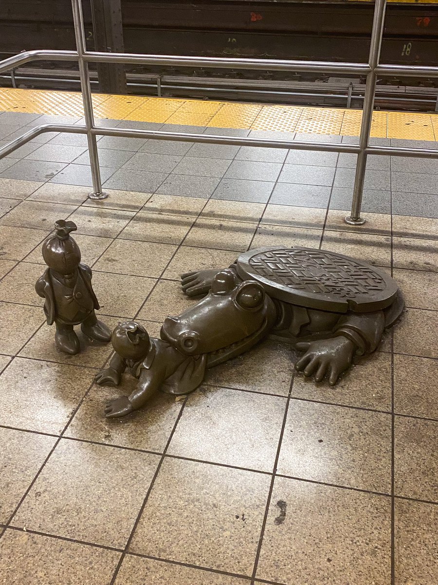vanessasundra's tweet photo. Gotta watch out for them subway gators! 🐊 🚇 #nyc https://t.co/xmHWbo5p3n
