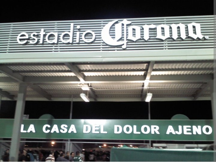 HomeroLagunero's tweet photo. Nunca fue el "coloso de las Carolinas" ni el @TSMoficial  a quienes le temían los rivales.

El miedo era a las miles de gargantas de laguneros que no dejan de apoyar al equipo y presionan al rival hasta el desquicio.
A LLENAR EL ESTADIO QUE NUESTRO EQUIPO @ClubSantos NOS NESECITA https://t.co/nd8SbGVn1k