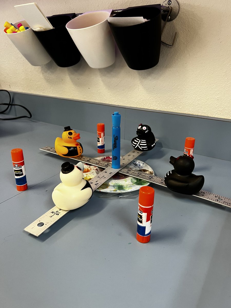 RichardsArtRoom's tweet photo. When you turn your back for one second and suddenly realize the ducks are at it again! #springtownArt 
@SpringtownISD @SHSPorcupines  
#play part of @fishphilosophy !
❤️😂💀 https://t.co/sU8xMj9Mrq