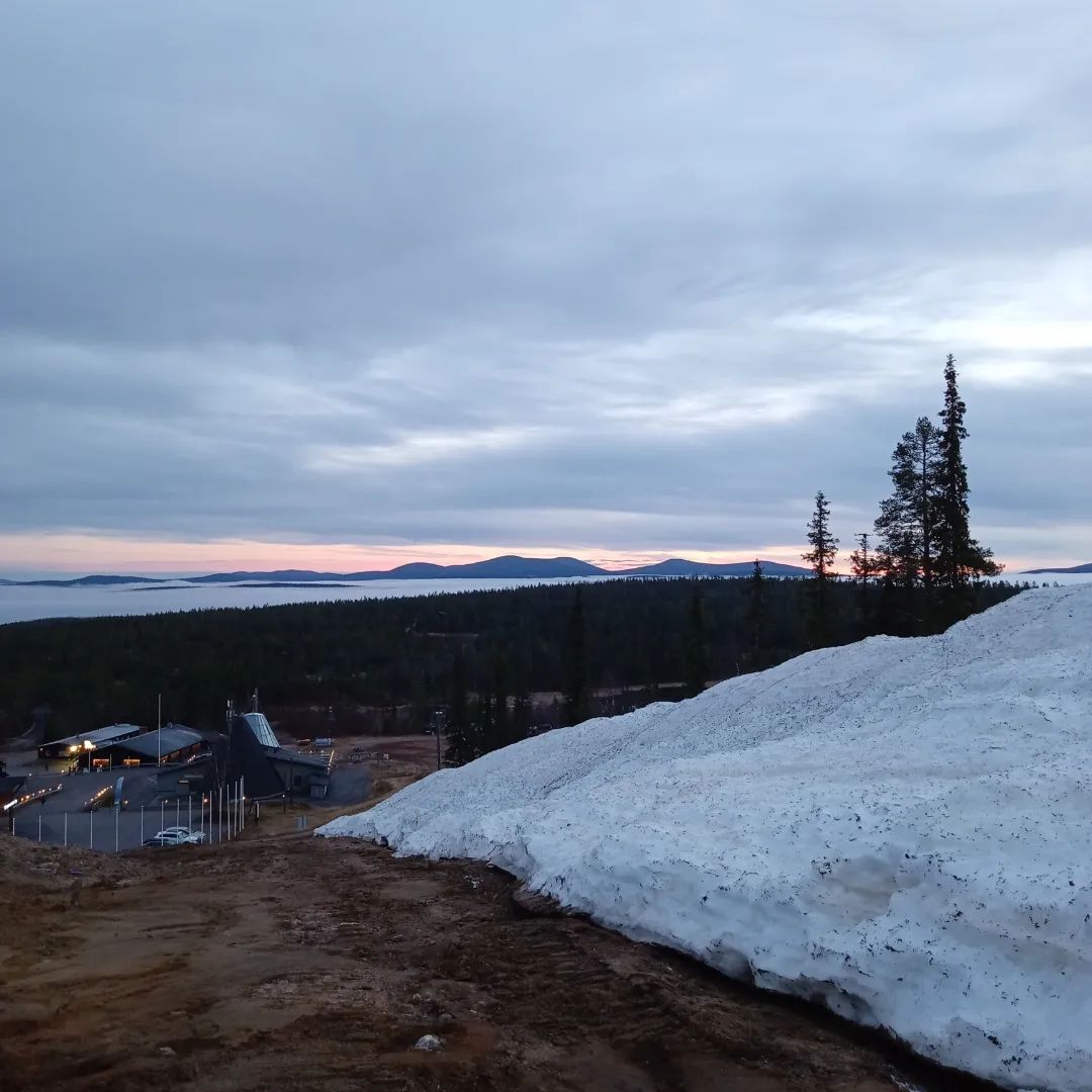 JennyPotae's tweet photo. All new adventure travel awaits on the weekends.🍁❄🚜 #ensilumenlatu #latu #maastohiihto #hiihto #säilölumi #muonio #olos #olostunturi #laplandhotelsolos #laplandhotels #lapland #finland #suomi #visitmuonio #lokakuu #työhommia #lumi #visitfinland ⛷️ https://t.co/ivBYd5oTo9