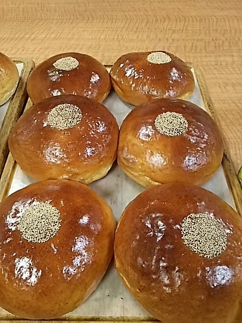 pan_cirol's tweet photo. 本日限定！びっくりあんぱん。数量限定なのでお早めに！ https://t.co/XVFhZa4zIB