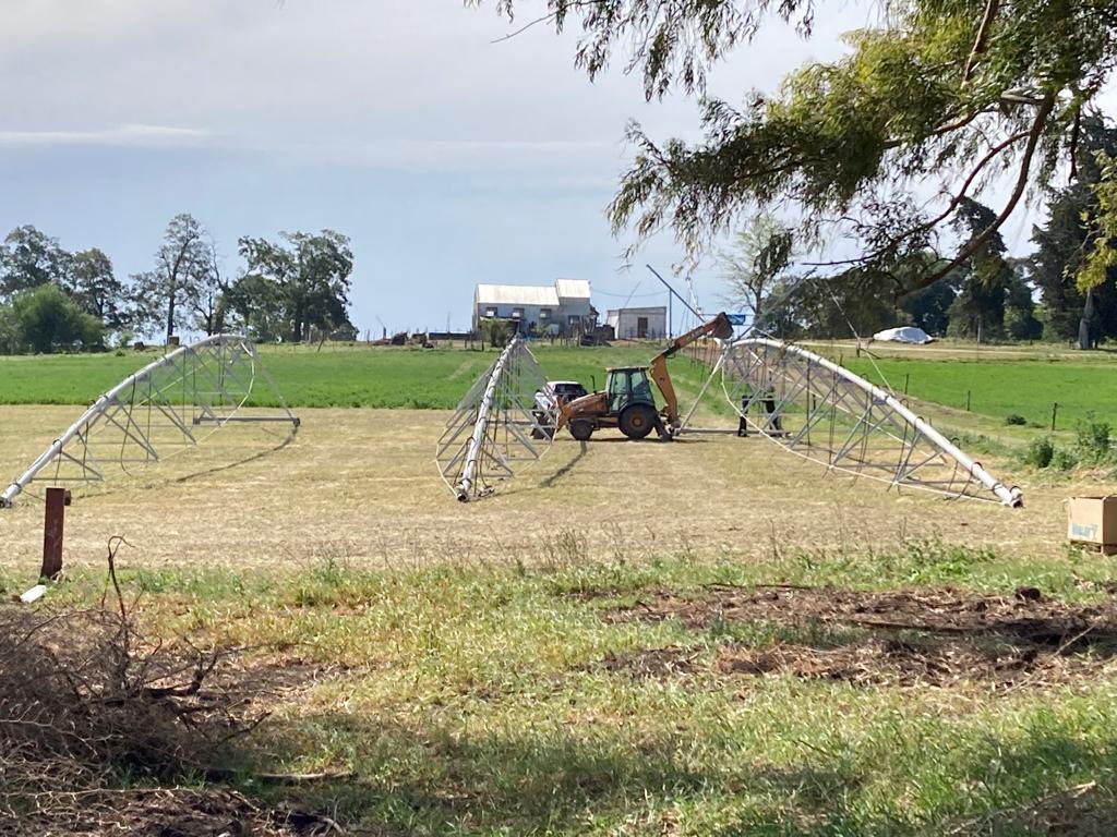 aad_dolores's tweet photo. ✔️En el marco del acuerdo entre UTU @UTU_Uruguay , la AAD y la Escuela Agraria de la Concordia, hoy se instaló el equipo de riego el cual responde a uno de los desafíos planteados en cuanto a desarrollo productivo💪
@corporacionuy 

#valleyirrigation #valleylatinoamerica https://t.co/lSxfeDJhjY