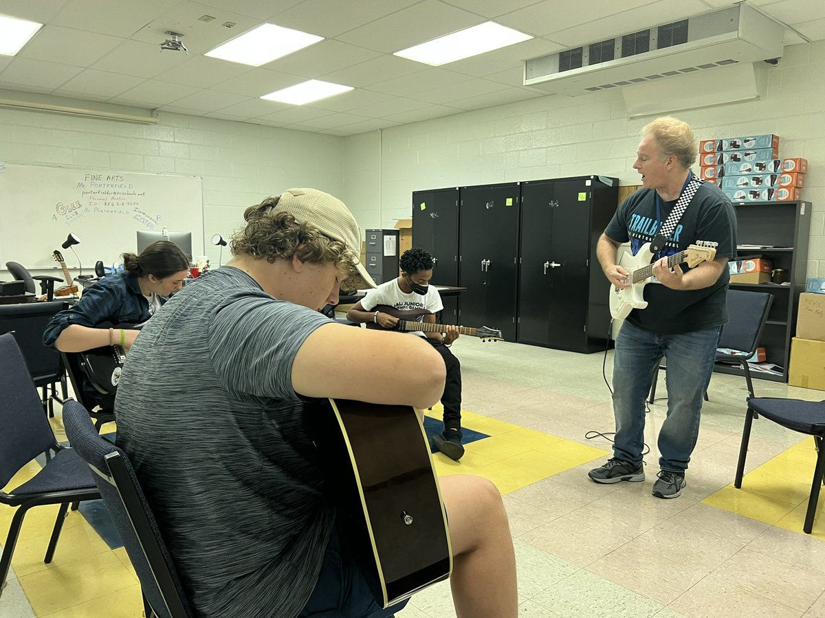 Students at <a href="/RCVirtualSchool/">Rutherford County Virtual School</a> were jamming this afternoon! So glad they have the opportunity to have a guitar class this year!