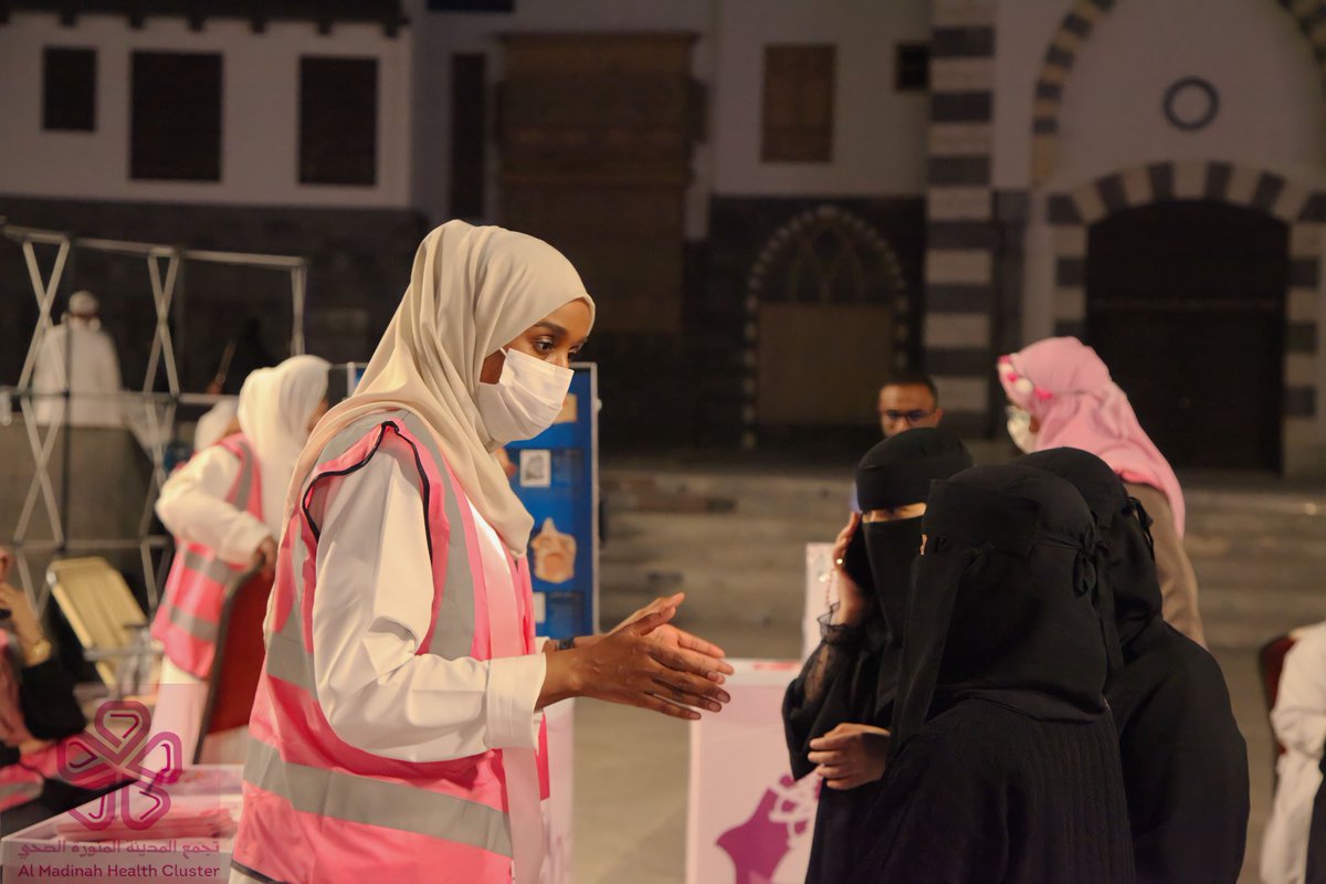 med_cluster's tweet photo. انطلقت مساء اليوم بالحي التراثي بحديقة الملك فهد المركزية مسيرة #رايتك_ورديه والتي نظمها #تجمع_المدينة_الصحي بالتعاون مع جمعية أحياها ونادي هايكينق المدينة النسائي وذلك للتوعية بأهمية الكشف المبكر لسرطان الثدي .

#المدينة_المنورة https://t.co/pvy0CfqNWO