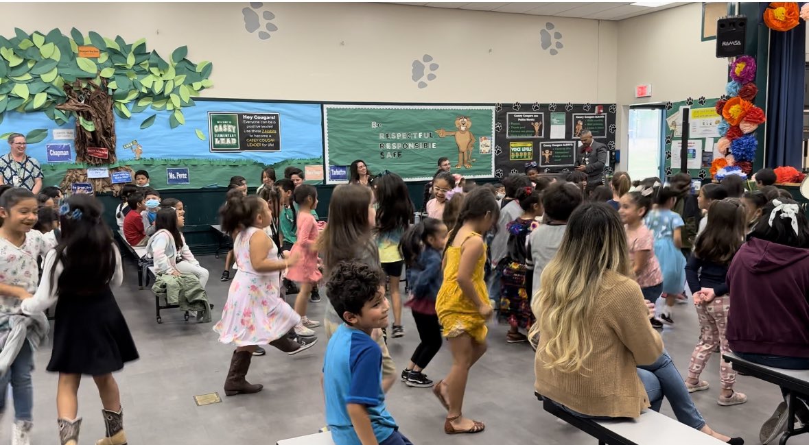 The Casey Cougars closed out Hispanic Heritage Month with mariachi, folklorico and an impromptu dance party. 😍