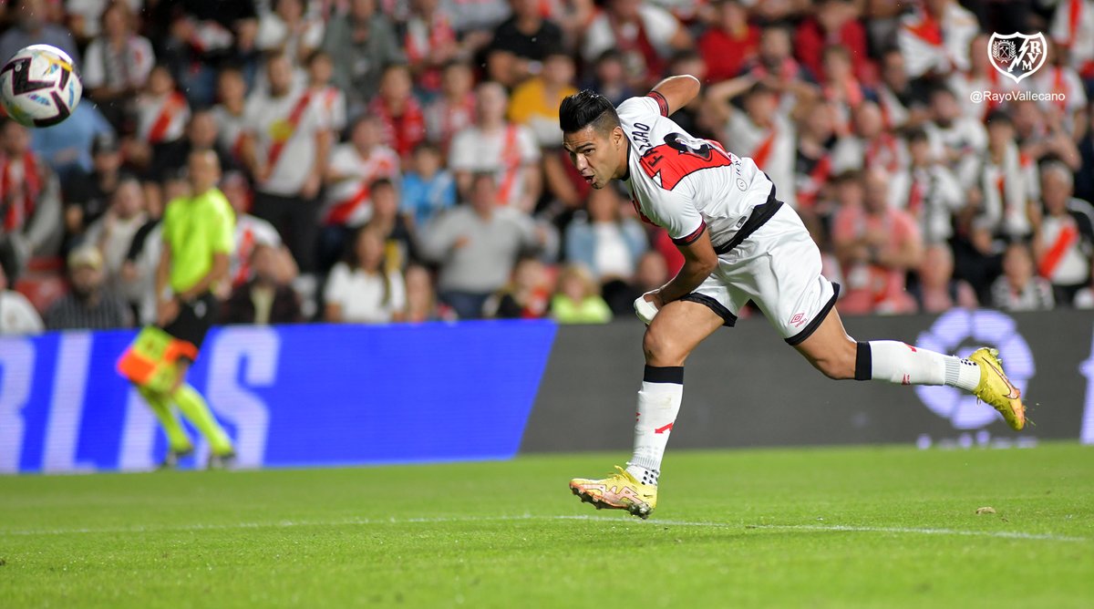RayoVallecano's tweet photo. 📸⚡️ @FALCAO 
#RayoGetafe #VamosRayo https://t.co/WeXUa35Yrc