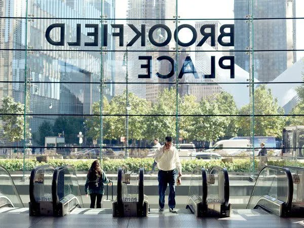 How Should a Business Bro Dress? buff.ly/3rZ1ZYI (via <a href="/nytimes/">The New York Times</a>) Interesting take on the RTO trends. Spoiler: had no idea <a href="/lululemon/">lululemon</a> pants for men was a thing.