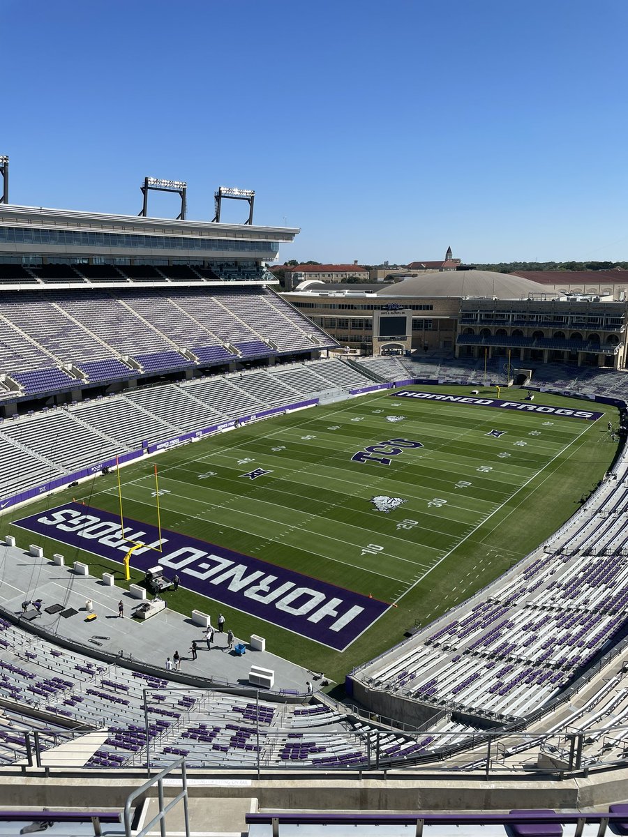 TCUFIELDCREW's tweet photo. In the words of the great Conway Twitty, “Hello Darlin.” https://t.co/Y3N9B9KuM3