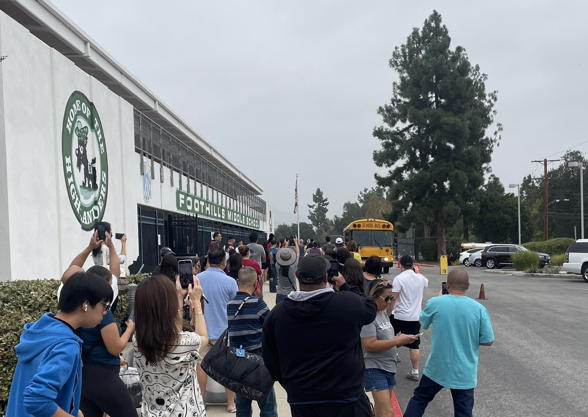 7th grade parents at @FoothillsMS eagerly await the arrival of their students returning from @Pali_Institute camp.