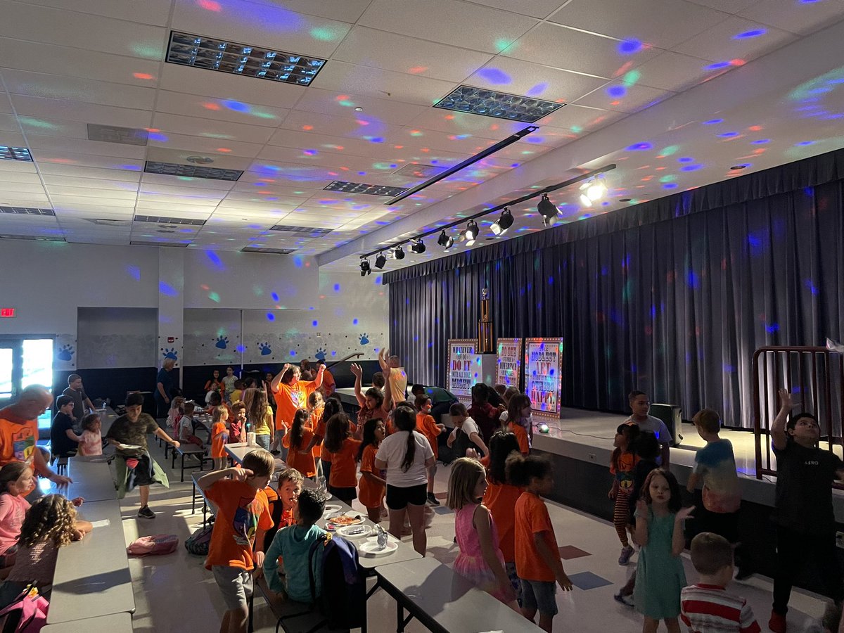 We had a big day at Chasco! We celebrated our 1st ever house of the month! Congratulations to the House of Honor! Students and staff were surprised with a pizza and dance party! @cdgantt <a href="/WoodlandJohnson/">Woodland Johnson</a> <a href="/mtoncich1/">Mike Toncich</a> <a href="/pascoschools/">Pasco County Schools</a>