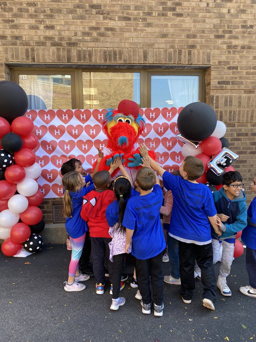 MrsRogersK's tweet photo. We loved Walk-a-Thon!!! Thank you PTO for a great day!!!#HECSmagic https://t.co/XW4Yej7R8t