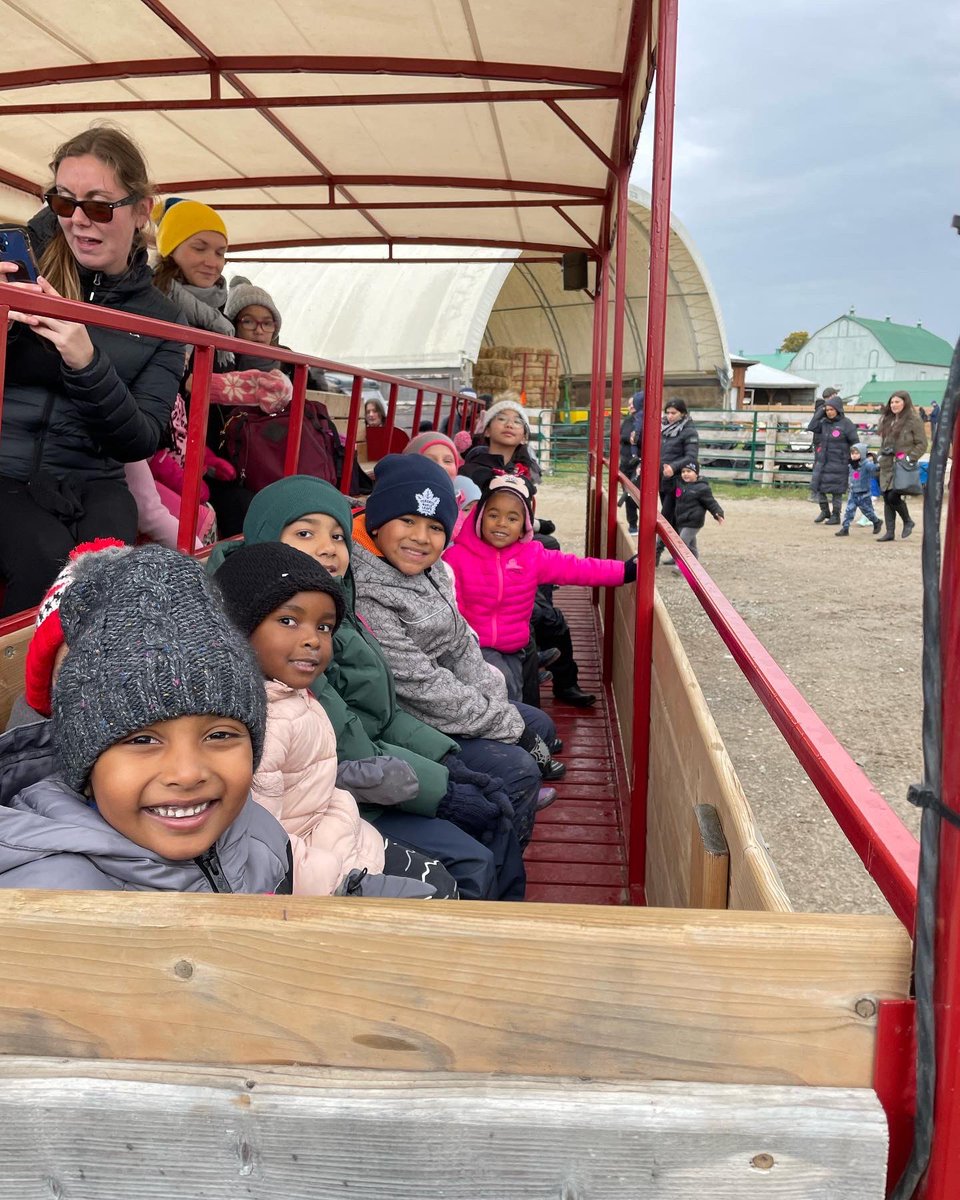 KinderKollegePS's tweet photo. Taking a wagon ride around the farm is a @downeysfarm tradition! Spooky skeletons,🦴 witches, 🧙♀️ scarecrows and of course, lots and lots of pumpkins! 🎃 #downeysfarm #dayatthefarm #wagonride #wagonridesarethebest #fieldtrip #fieldtriptothefarm #kkps30 https://t.co/0x4QcYKeux