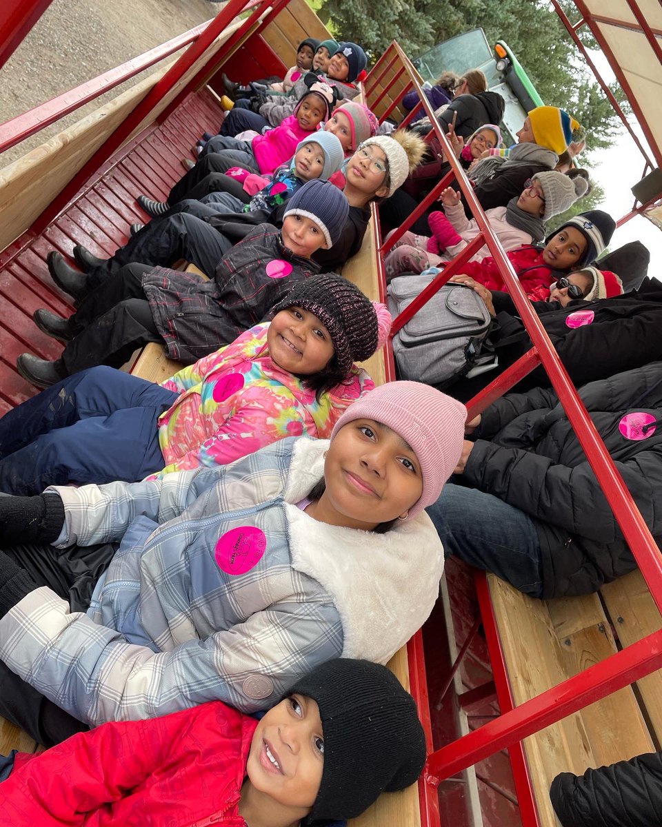 KinderKollegePS's tweet photo. Taking a wagon ride around the farm is a @downeysfarm tradition! Spooky skeletons,🦴 witches, 🧙♀️ scarecrows and of course, lots and lots of pumpkins! 🎃 #downeysfarm #dayatthefarm #wagonride #wagonridesarethebest #fieldtrip #fieldtriptothefarm #kkps30 https://t.co/0x4QcYKeux