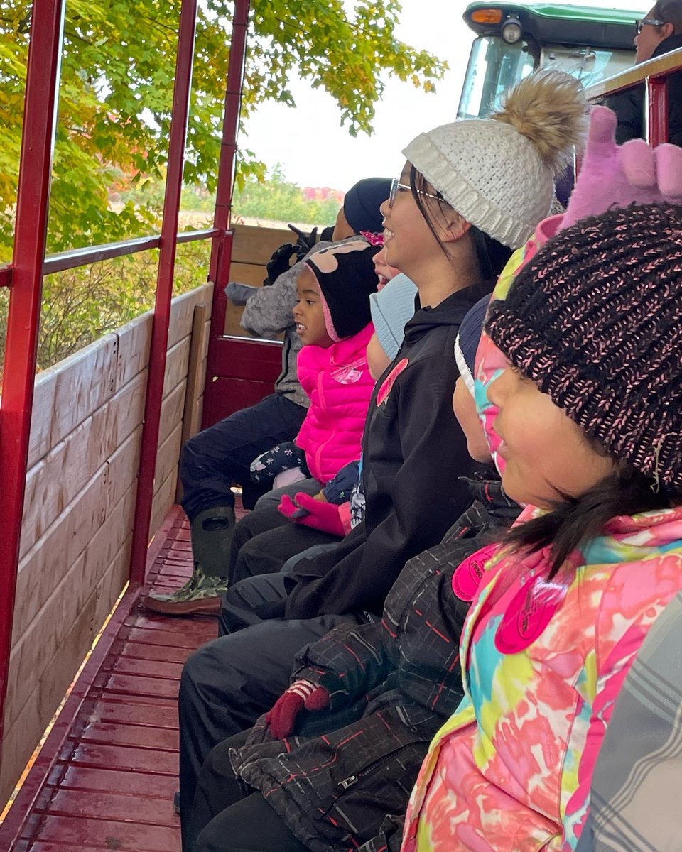 KinderKollegePS's tweet photo. Taking a wagon ride around the farm is a @downeysfarm tradition! Spooky skeletons,🦴 witches, 🧙♀️ scarecrows and of course, lots and lots of pumpkins! 🎃 #downeysfarm #dayatthefarm #wagonride #wagonridesarethebest #fieldtrip #fieldtriptothefarm #kkps30 https://t.co/0x4QcYKeux