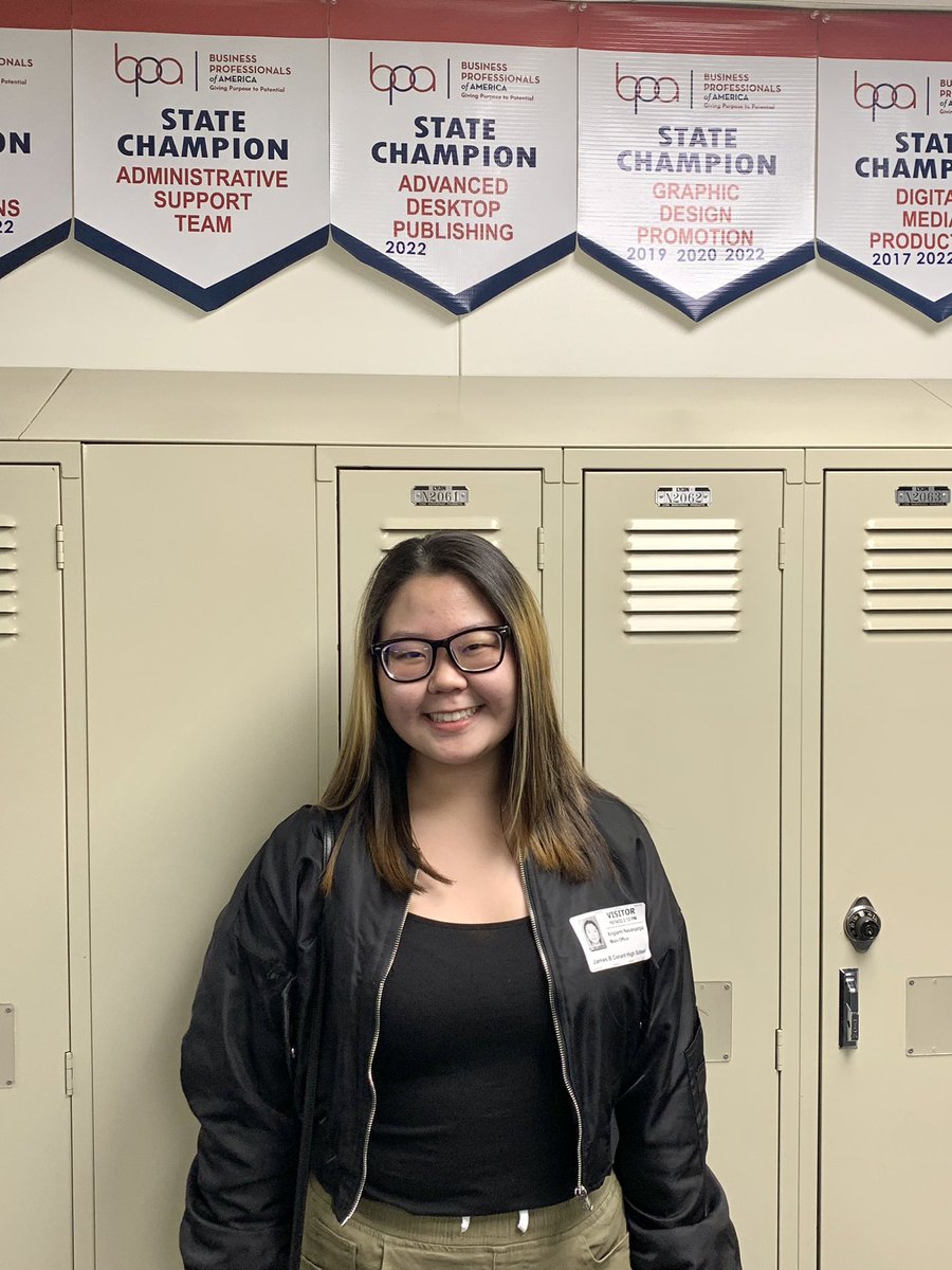visiting as alumni this time🫶 
#lookatmylegacy #advanceddesktoppublishing #graduate <a href="/ConantCougars/">Conant High School</a> <a href="/ConantBusEd/">Conant Business Ed Department</a>