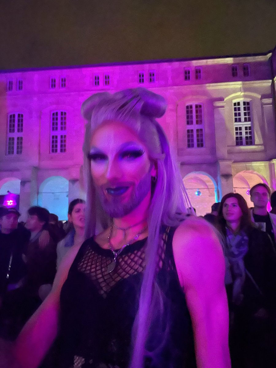 sevelaure's tweet photo. #Fifib bordeaux
JohnCameronMitchell🤩
Que fais tu @aalessandrin ? https://t.co/6MhlgfPqN7
