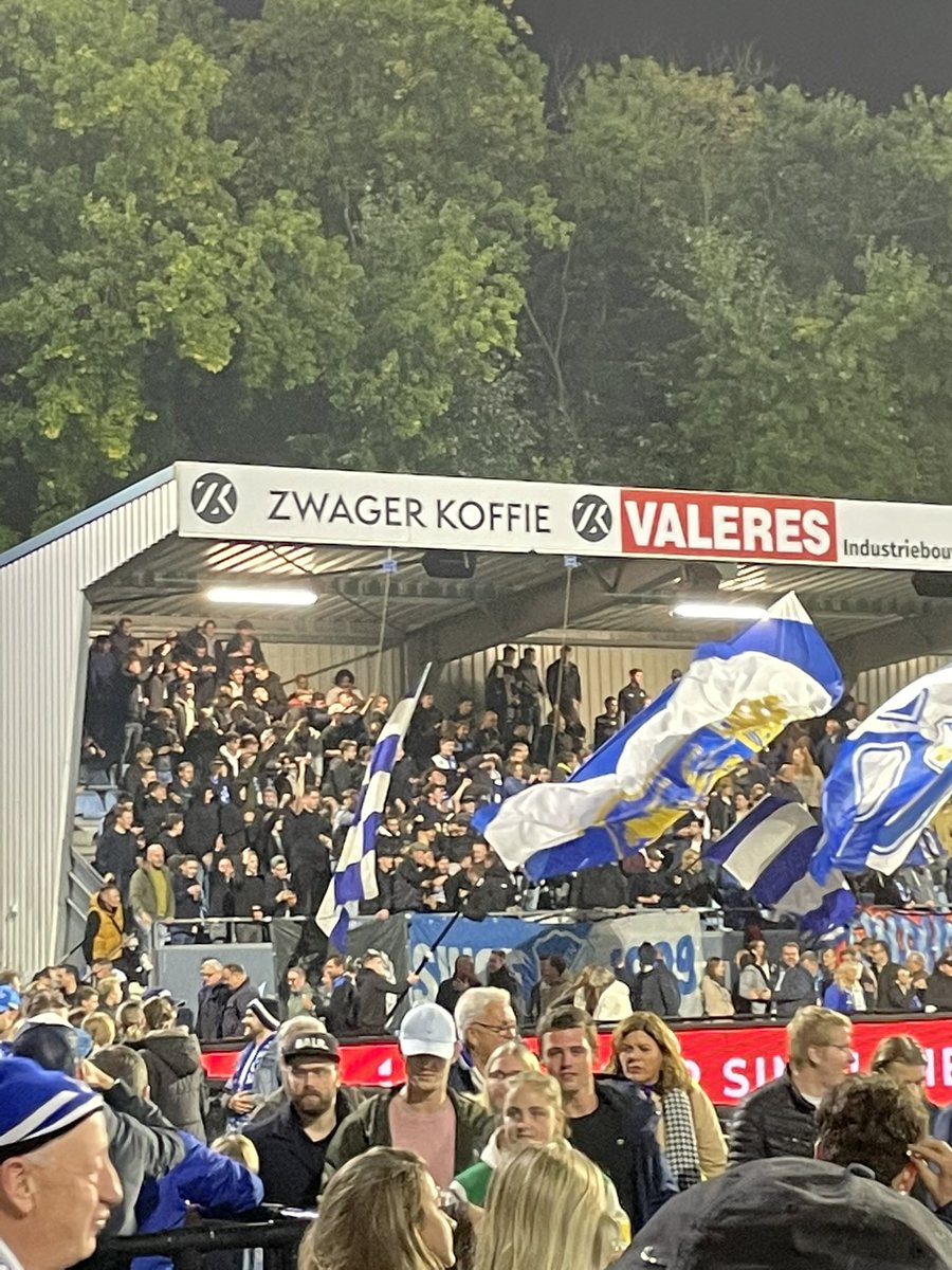 FrankKoken's tweet photo. Een hele lelijke en moeilijke overwinning van FC Eindhoven, maar evengoed drie punten erbij. #fceoss https://t.co/VPU8RIMcAQ