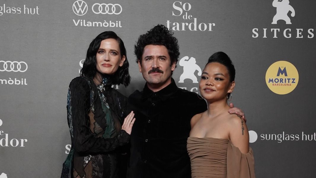 Chai Fonacier, Eva Green, and director Lorcan Finnegan