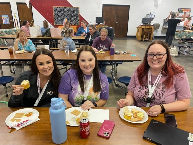 BeebeElementary's tweet photo. A big shout out to Gold Star Meal Prep and Beebe Nazarene Church for providing snacks and drinks for our staff this week! #BPRD #BBElem #2groovy https://t.co/vdVCniLzW2