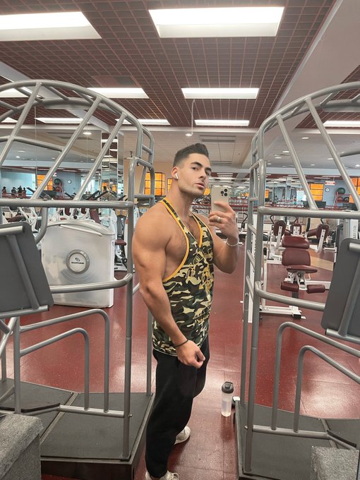 What did you workout today?❤️💪 https://t.co/JyxvXEWGuZ