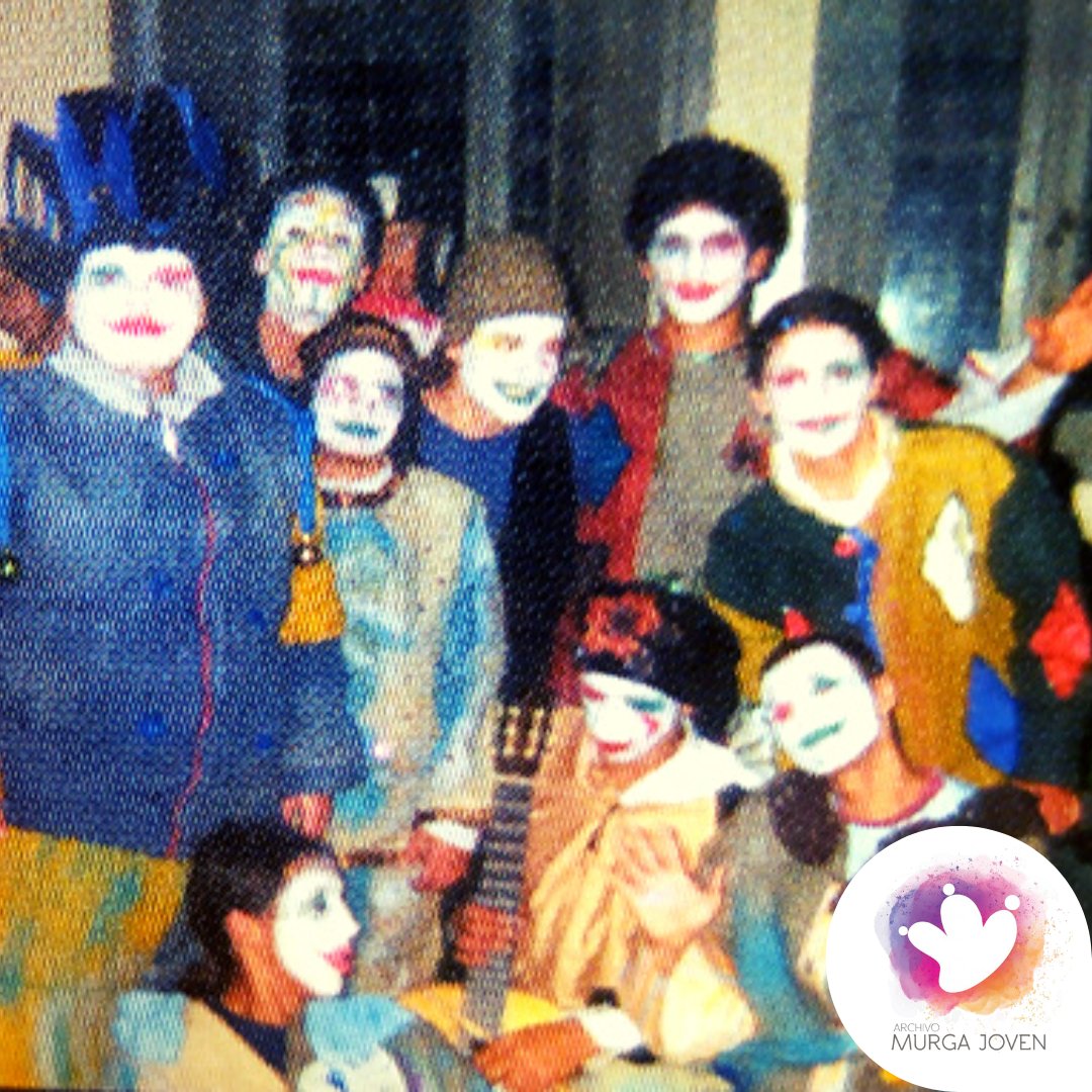 ArchivoMJ's tweet photo. 🥁 La re murga que te cantó - 2000
➡La murga nació en un proyecto llamado “En tránsito” del Barrio Bonomi, pensado para adolescentes y jóvenes de 12 a 24 años en situación o en proceso de exclusión social.

☀¿Conocés a alguien de las fotos? Hacele mención en comentarios. https://t.co/DGjyWv0nML