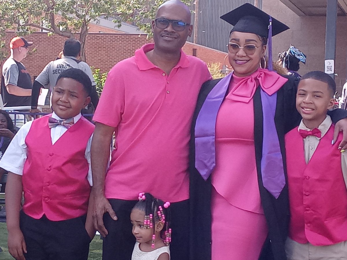 ljljr's tweet photo. Congratulations to my beautiful wife and an amazing mother! So proud of you and thank God we are experiencing this awesome accomplishment! #GCU2022 https://t.co/DuYKZEH1xa