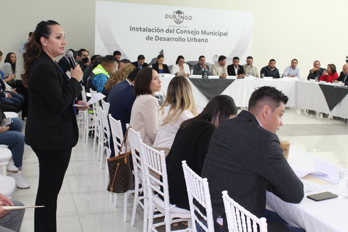 urbano_dgo's tweet photo. ⚙️ Instalamos formalmente el Consejo Municipal de Desarrollo Urbano, el cual, es encabezado por el presidente @josejoseantonio y un grupo colegiado de expertos en diferentes ámbitos que nos ayudarán a analizar, estudiar, aprobar, mejorar y generar proyectos en materia urbanística https://t.co/pacImG3SGB