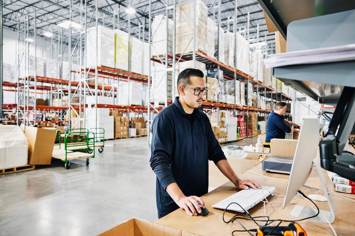 chain_io's tweet photo. As a result of #supplychain challenges, LSPs have sought to improve their supply chains in 3 key areas - efficiency, resilience, and sustainability. With access to #visibilitydata, LSPs have a better idea of where to start improvements. Read more @Forbes: https://t.co/pRJh89Lkaf https://t.co/Ykt8b0olsI