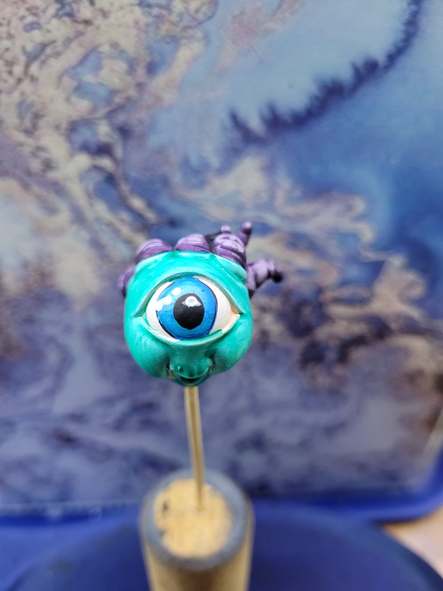 TheBaldGM's tweet photo. For #goblinspiration, an minipaint/art initiative from @Goblin_Squire , I am paintung this baby beholder "bobbyholder".
As this is a verry sweet looking one, it fits for a "treat" for october.
Still a WIP, but already loving the eye... but that is in the eye of the beholder. https://t.co/qc9cKjyStE